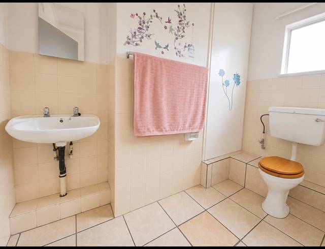 3 BEDROOM FLAT FOR SALE IN THREE RIVERS